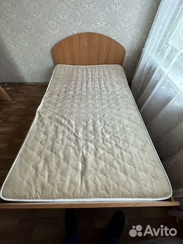 Кровать двухспальная с матрасом 120х200