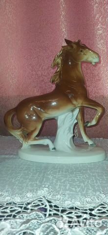 Фарфоровая статуэтка 
