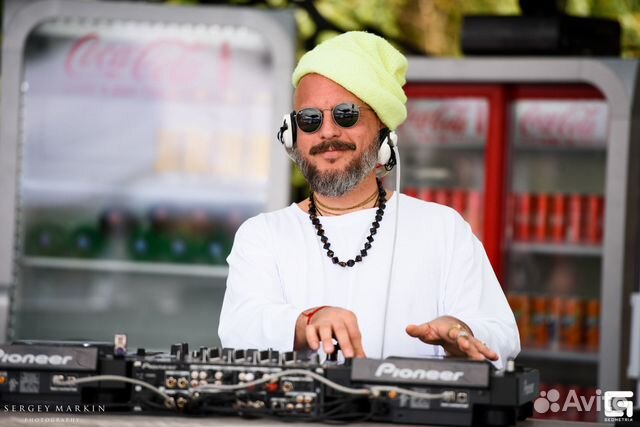 Ведущий - диджей, караоке