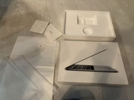 Коробки, макбук, iPhone, applewatch
