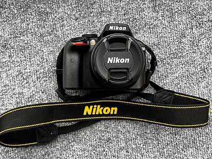Продам зеркальный фотоаппарат Nikon D3400
