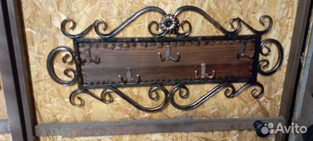 Вешалка настенная металлическая