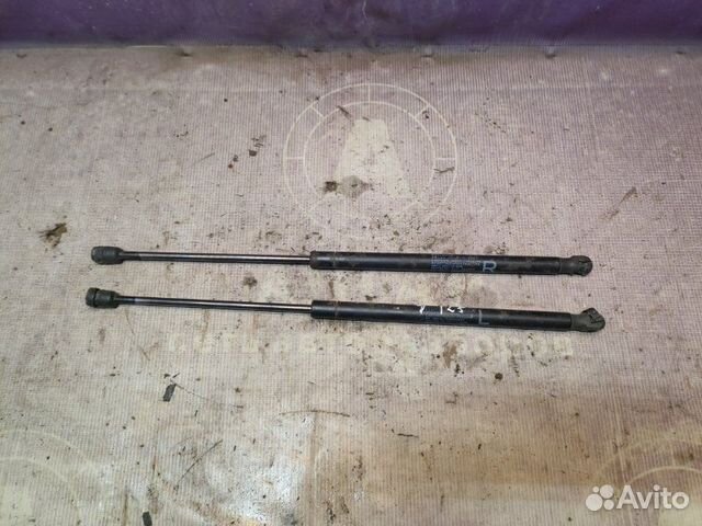 Амортизатор крышки багажника Mitsubishi Outlander