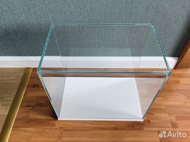 Стеклянный бокс витрина