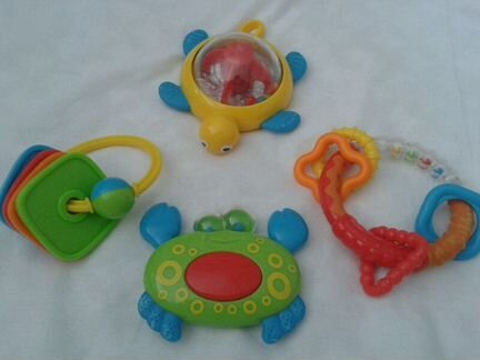 Игрушки для малышей в ассортименте
