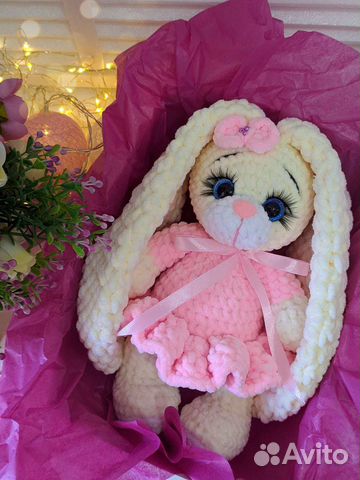 Вязаная зайка (плюшевая игрушка ручной работы)