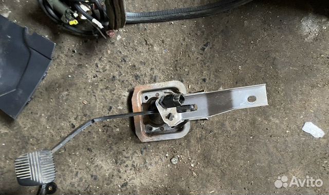 Педаль сцепления Nissan Almera N16 2000-2006