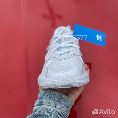 Кроссовки Adidas Ozweego белые