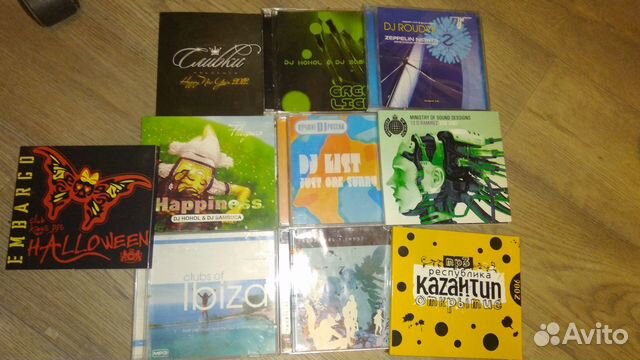 Компакт-диски с записями DJ