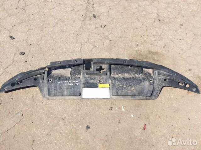 Накладка замка капота toyota Land Cruiser 200