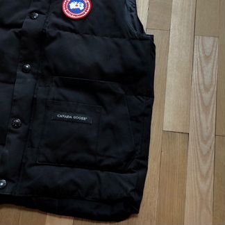 Чёрный пуховой жилет Canada Goose S оригинал