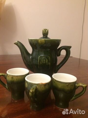 Кофейный сервиз: чайник и три чашки