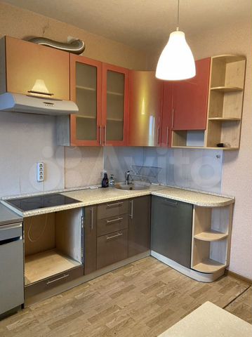 2-к. квартира, 71 м², 1/8 эт.