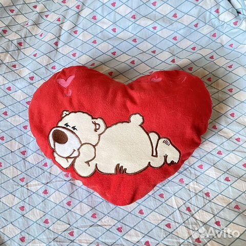 Декоративная подушка в виде сердца с мишкой