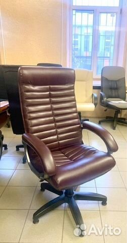 Компьютерное кресло с высокой спинкой новое