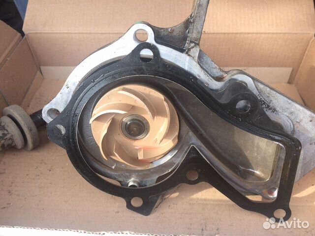 Помпа (насос водяного охлаждения ) Ford Focus 1.6