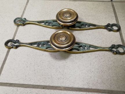 Старинные дверные ручки с накладками