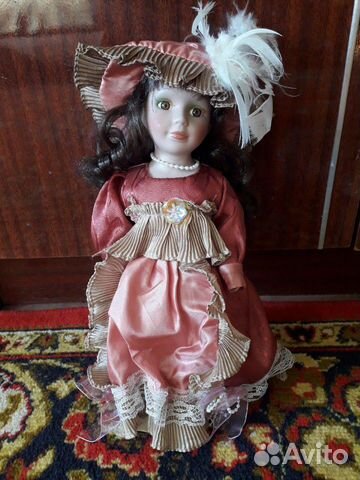 Кукла фарфоровая