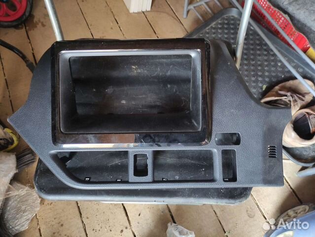 Toyota ZWR80 voxy, noah консоль магнитолы