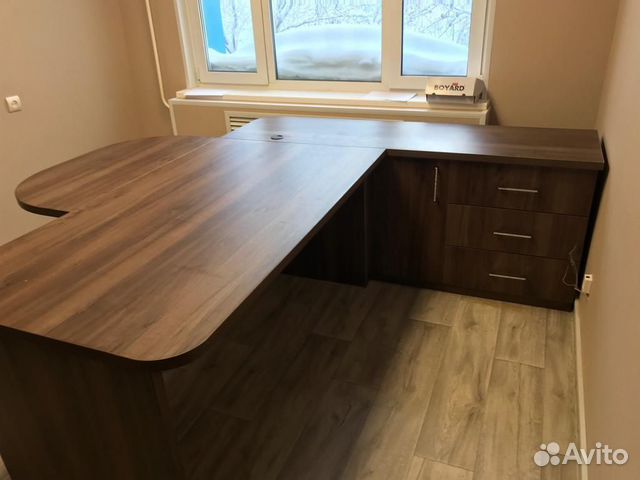Офисный стол и шкаф