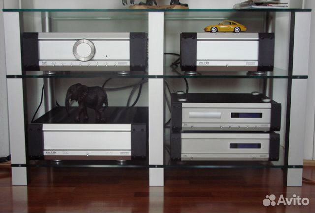 Стеклянная стойка для HI-END аппаратуры