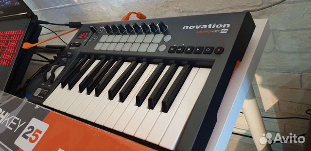 Миди клавиатура launchKey 25