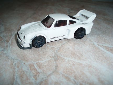 Модели Авто Porsche 934.5 и Chevrolet Corvette