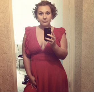 Красное вечернее платье