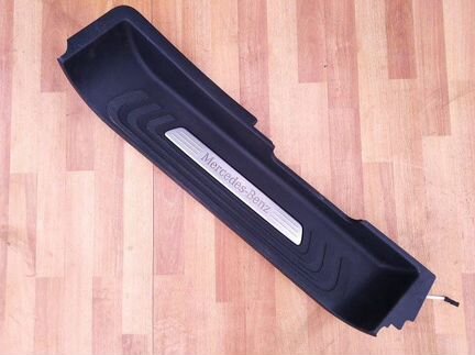 Накладка порога передней двери Mercedes W447