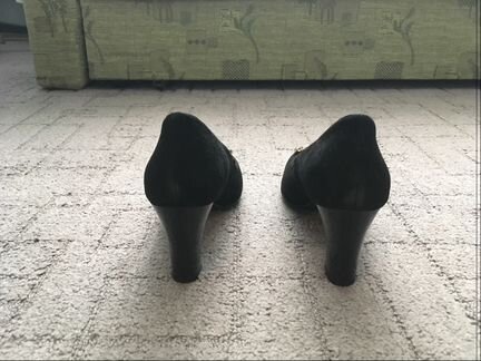 Продам черные замшевые вечерние туфли