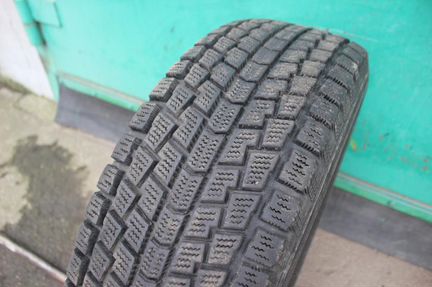 Шина бу 215-70-16 Hankook Winter I*cept RW08