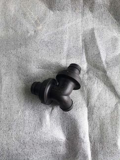 Обратный клапан вентиляции газов Porsche Cayenne