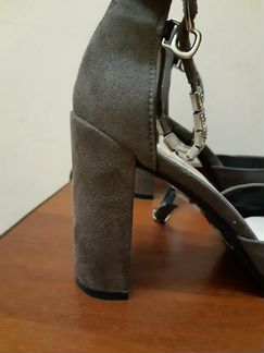 Босоножки новые