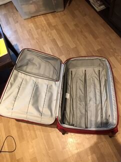 Чемодан на колесах samsonite