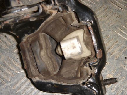 Подушка крепления МКПП 5 ст. skoda fabia II 2007-2