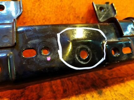 Усилитель бампера передний верхний Mitsubishi