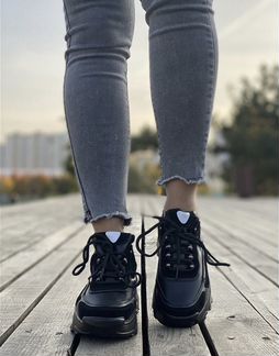 Кроссовки женские