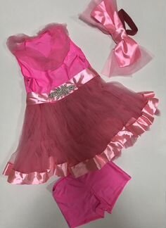 Нарядные костюмы и Платья для танцев и нг