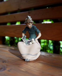 Nao by Lladro статуэтка девочка с щенками, Испания