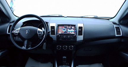 Торпедо / передняя панель Peugeot 4007