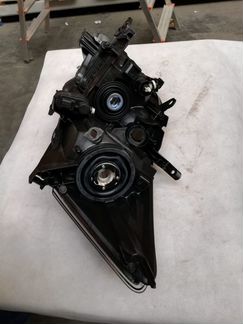 Фара правая Toyota Auris 8113002520