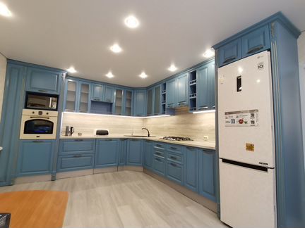 Кухонный гарнитур в современном стиле