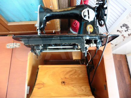 Швейная машина пмз ножная со столом