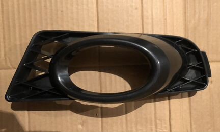 Решетка противотуманной фары R,Honda Civic,4D,рест