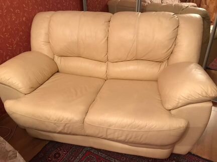 Кожаный диван
