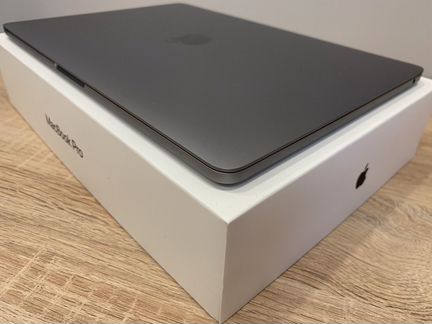 Apple MacBook Pro 13 /2017/ идеальный