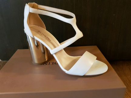 Новые белые босоножки. Carlo Pazolini