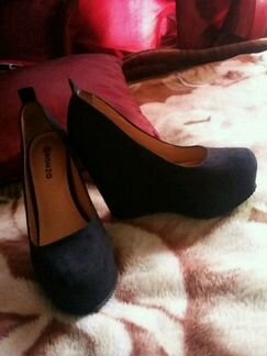 Туфли на танкетке