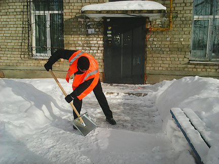Уборка снега в ручную