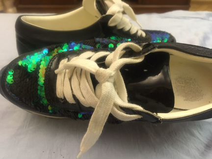 Кроссовки женские